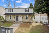 Building Photo - 647 Roberts Ave