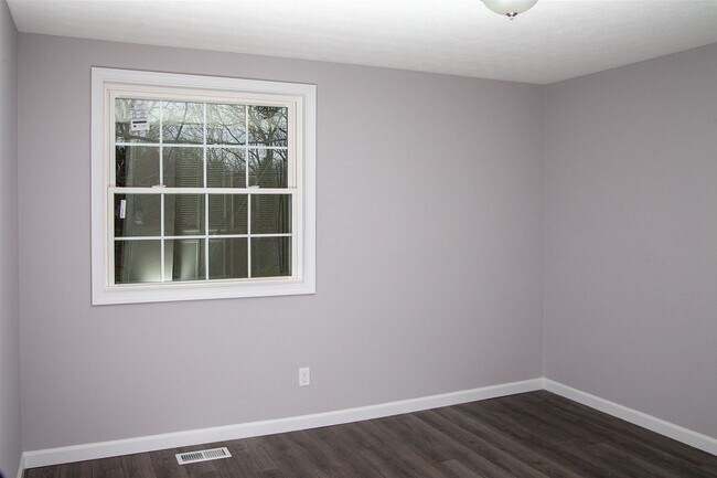 Building Photo - 3020 Featherstone Dr