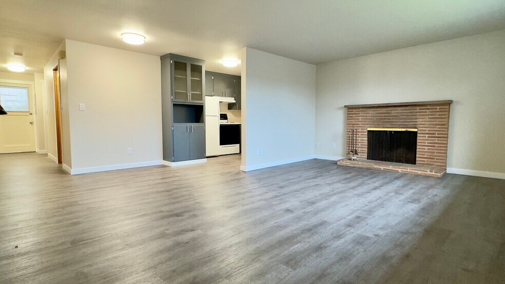 Building Photo - 2105 Colby Ave