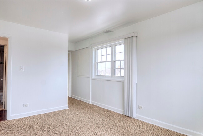 Building Photo - 6101 W 94th St