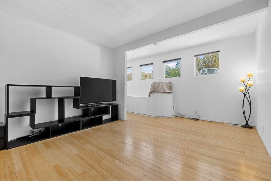 Building Photo - 5528 Overlook Dr NE