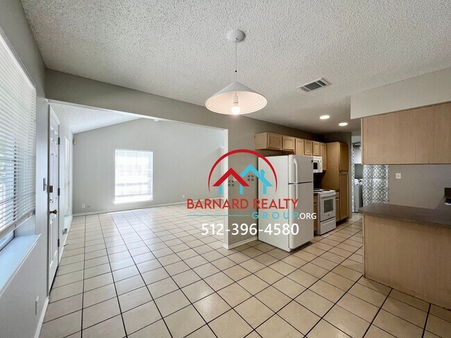Building Photo - Available July 25: Spacious 3 Bedroom, 2.5 Bath Duplex with Garage