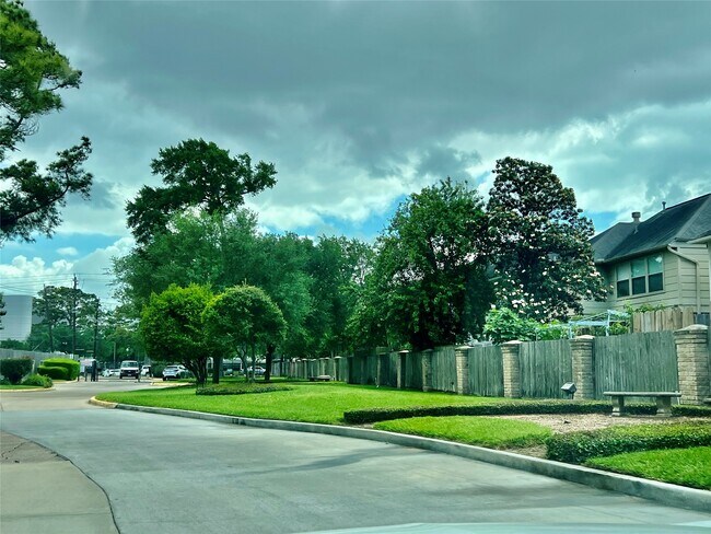 Building Photo - 2800 Jeanetta St