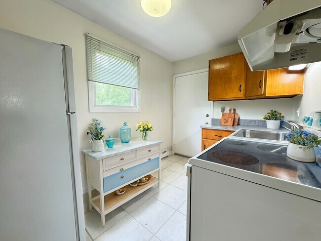 Building Photo - Andover, CT- One bedroom one bath apt in a gorgeous country setting.  It is time for a new start!