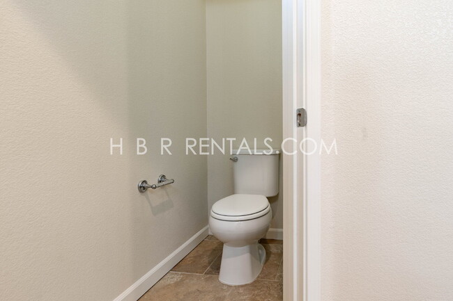 Building Photo - South Tracy 4-Bed Home with First-Floor Bedroom