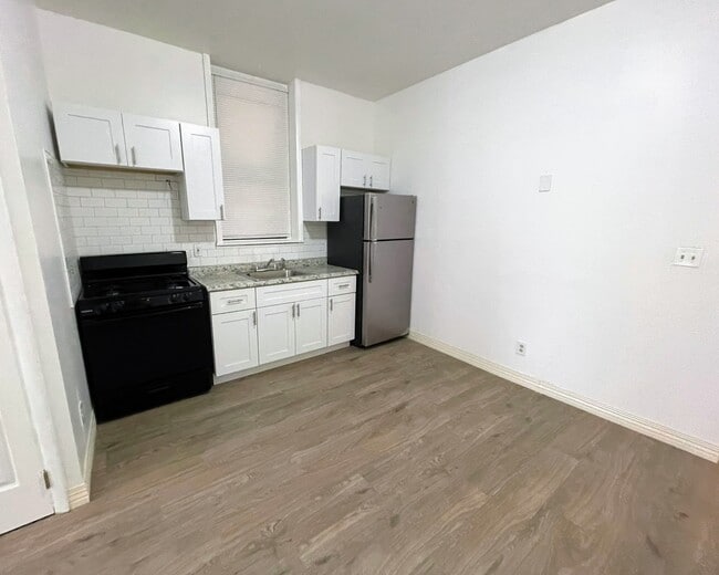 Primary Photo - 1311 W Allegheny Ave