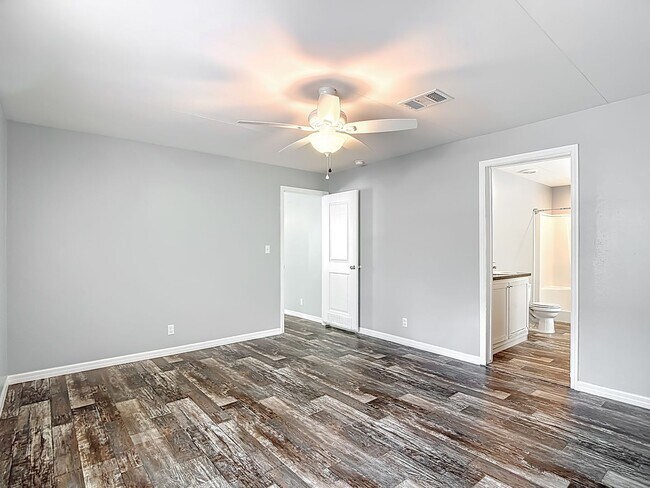 Building Photo - 7158 Sunnyside Dr