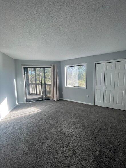 Building Photo - 4222 Pinehurst Cir