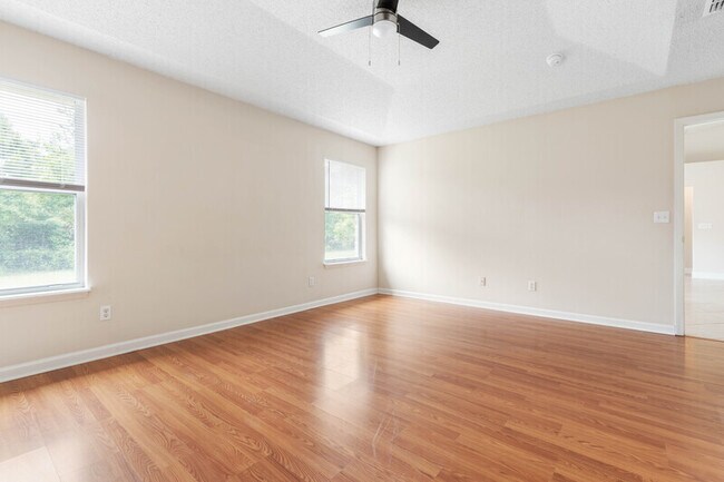 Building Photo - 5 Buffalo View Ln