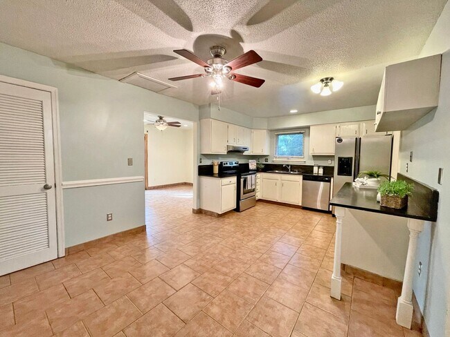 Building Photo - READY 11-07-25!! 3-Bedroom Townhome at the...