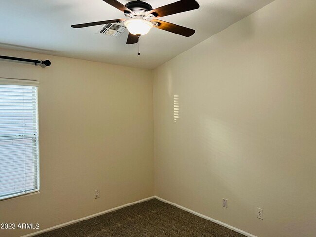 Building Photo - 2823 E Questa Dr