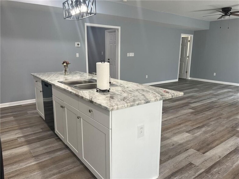 Building Photo - 3152 Daleview Way SW