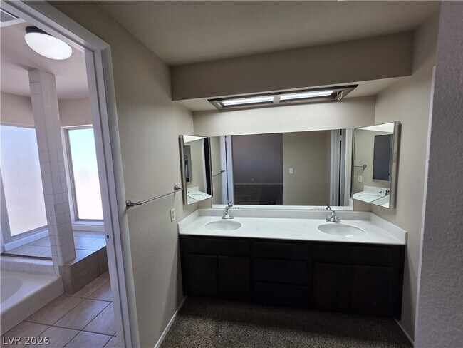 Building Photo - 1745 Mt Hood St