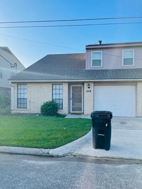 Building Photo - 1116 Green Meadow St