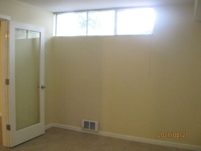 Building Photo - 1551 Building