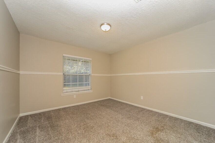 Building Photo - 12127 Rush Creek Dr N