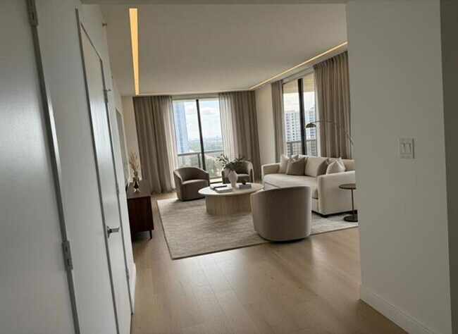 Building Photo - 16275 Collins Ave