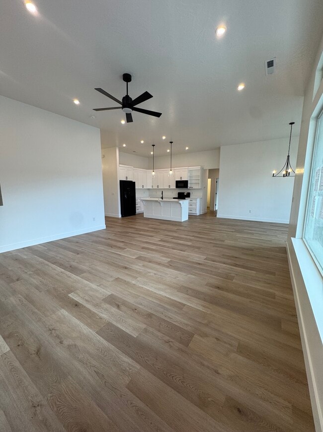 Building Photo - 1593 E Dihedral Dr