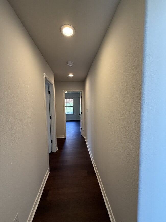 Building Photo - Spacious 3 BR with a fenced in backyard