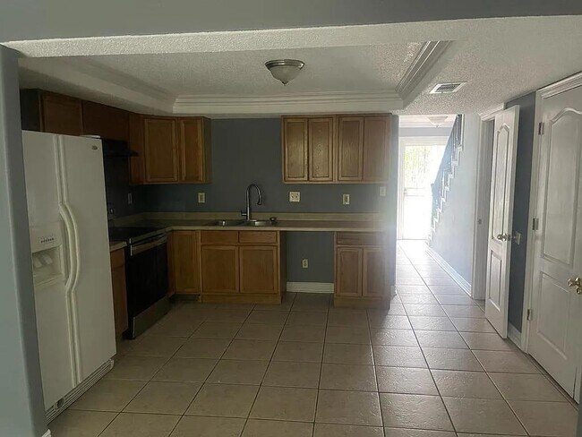Primary Photo - 5920 Boeing St