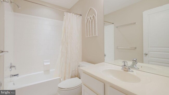 Building Photo - 303 Hilltop Ct