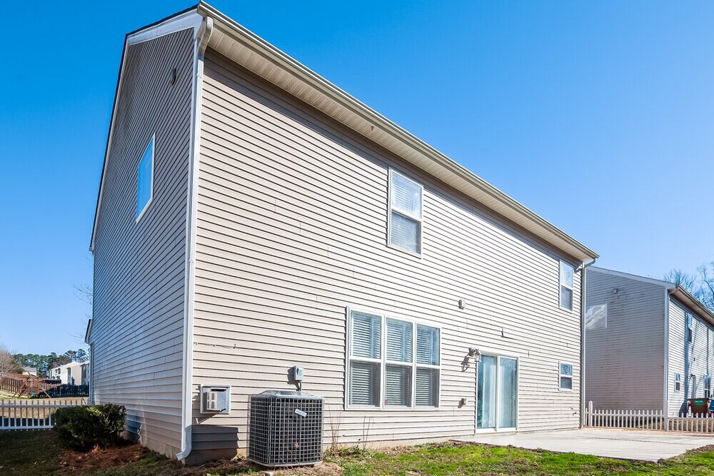 Building Photo - 7913 Bushy Creek Dr