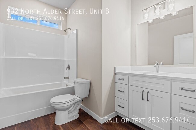 Building Photo - 932 N Alder St