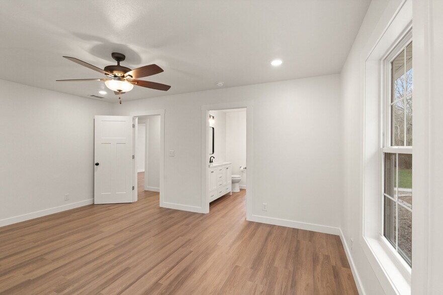Building Photo - 1578 E 100 N