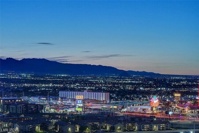 Building Photo - 4471 Dean Martin Dr