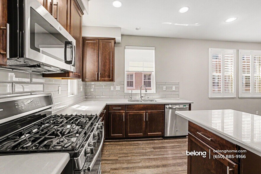 Building Photo - 3989 Portola Cmn