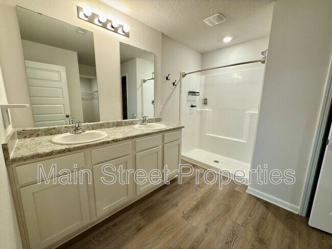 Building Photo - 5260 Peach Dr