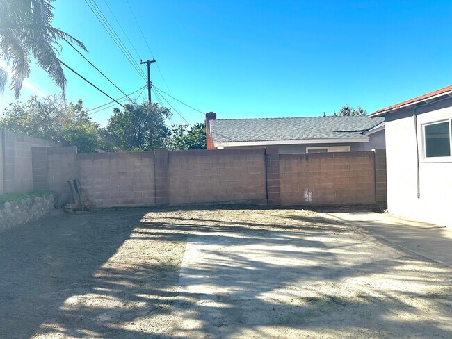Building Photo - Remodeled Home in Santa Ana