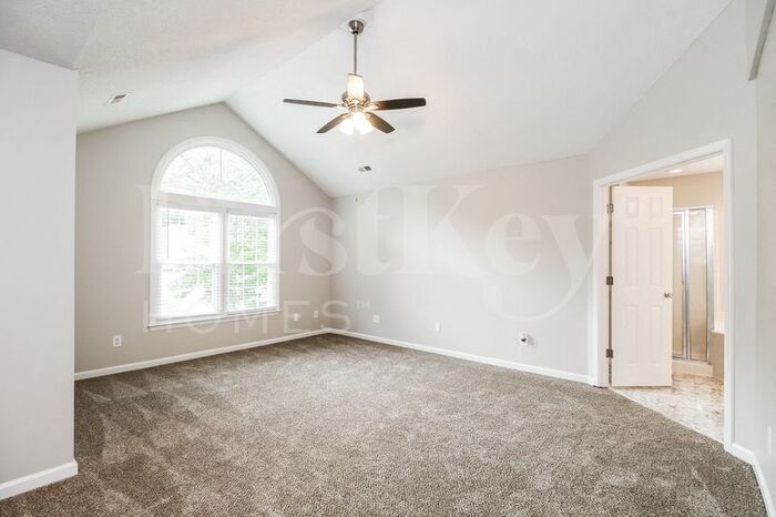 Building Photo - 5386 Beechmont Dr