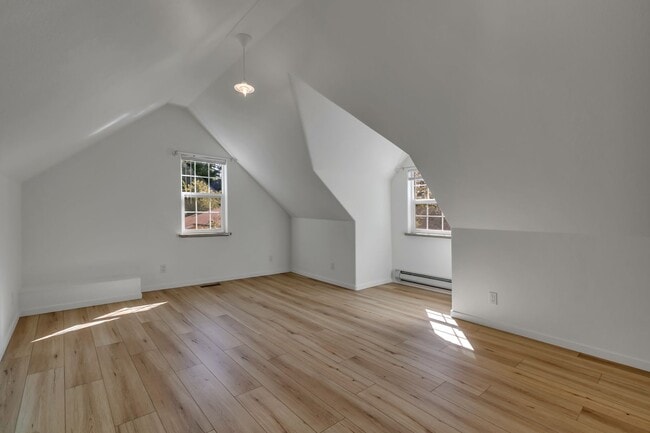 Building Photo - Updated Renton Retreat with Bonus Room, Fe...