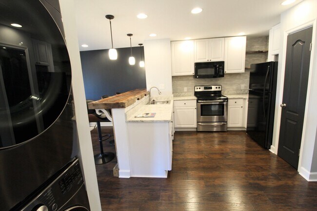 Building Photo - 1340 Hunters Rd