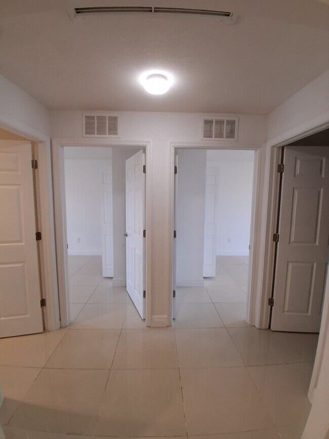 Building Photo - 9007 Meadow Cir