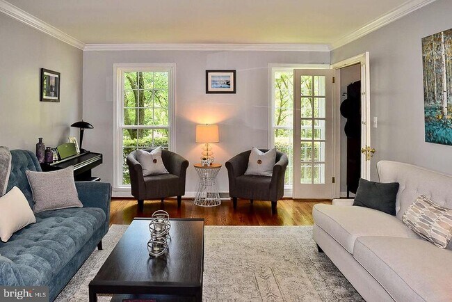 Building Photo - 2235 Abbotsford Dr