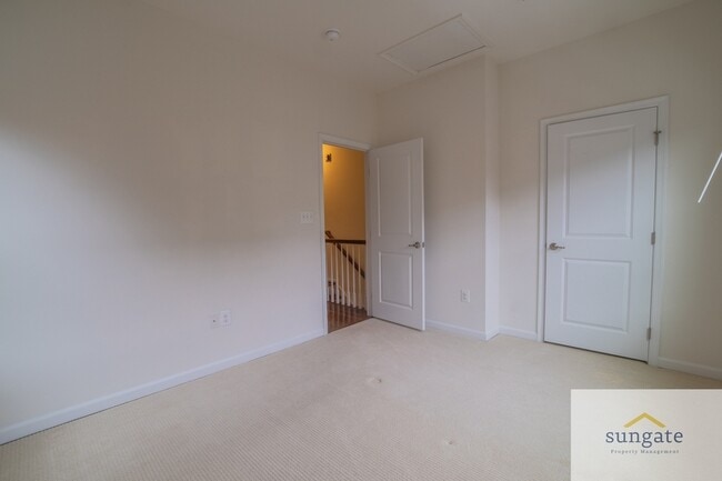 Building Photo - 1724 Lantern Mews