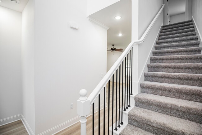 Building Photo - 4307 SW Bison St