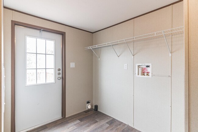 Building Photo - 104 E Castleshoals Dr