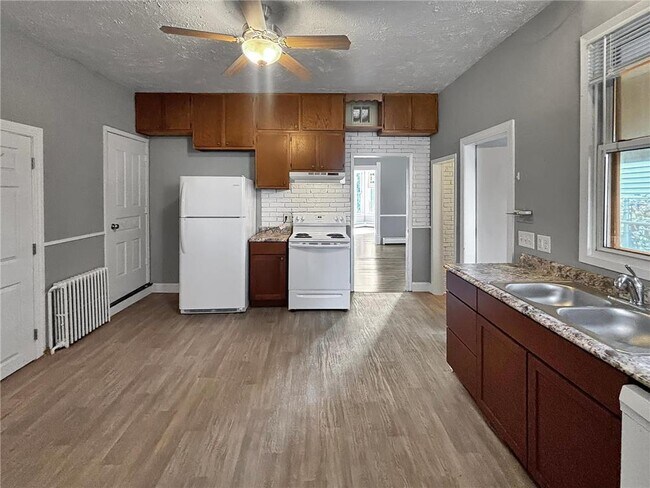 Building Photo - 417 Mt Ida St