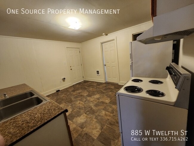 Building Photo - 885 W Twelfth St-