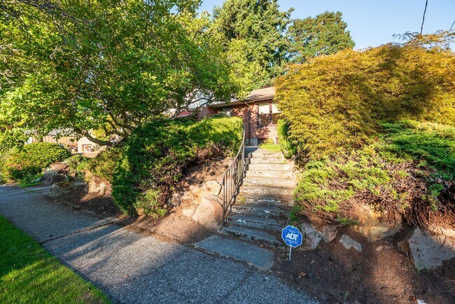 Building Photo - Beautiful Magnolia Brick close to village ...