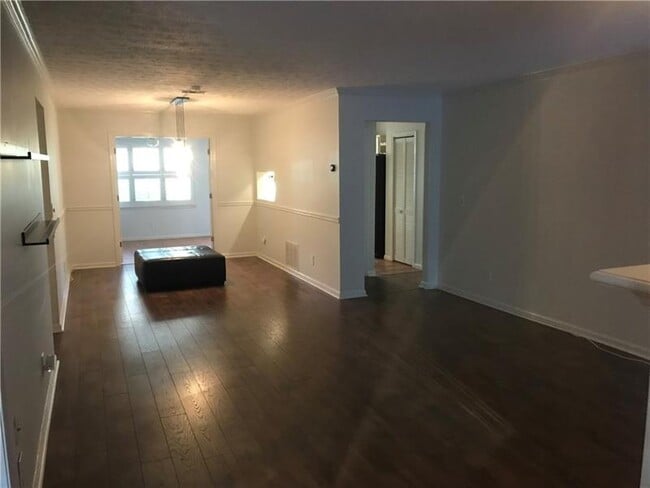 Building Photo - 19 Normandy Ct