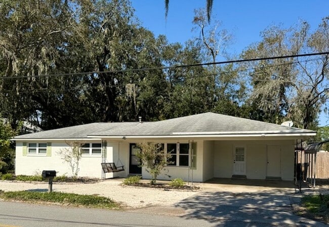 Building Photo - Thunderbolt Charm Meets Modern Comfort