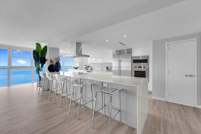 Building Photo - 600 Grapetree Dr