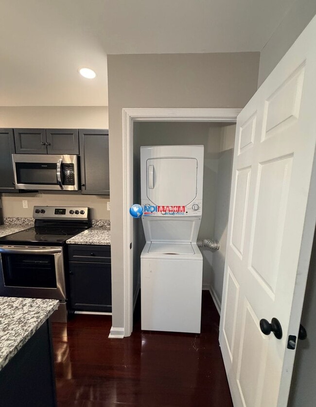 Building Photo - 147 N Main St