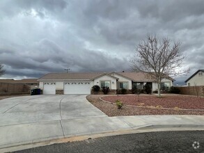 Building Photo - Beautiful Apple Valley Home in The Vineyar...