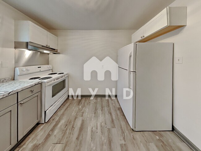 Building Photo - 1600 Poole Rd Unit B