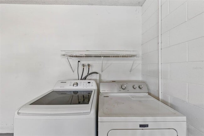 Building Photo - 7694 Indian Ridge Trail S